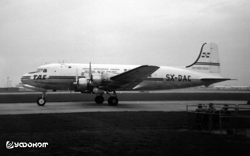 Единственный во флоте греческой национальной авиакомпании TAE самолет DC-4.