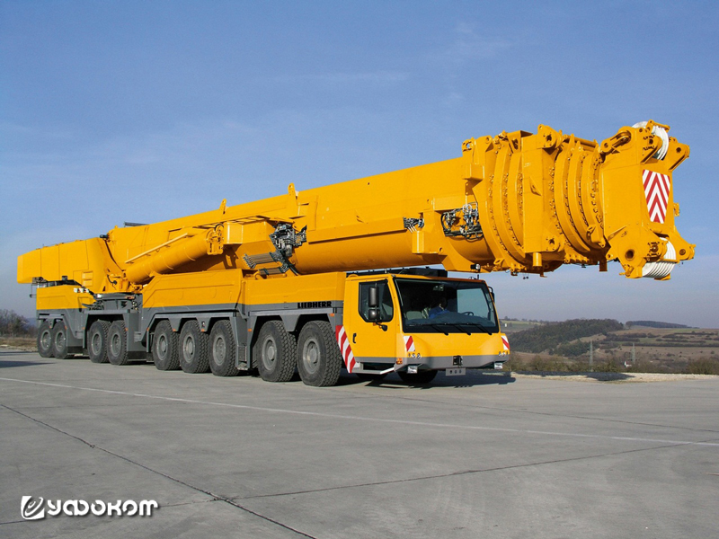 Первый на планете кран Liebherr LTM 11200-9.1 (Германия), способный поднять 1200 тонн груза.